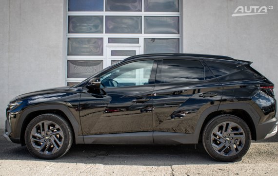 Hyundai Tucson ANNIVERSARY 1,6 T-GDI MHEV 7DCT Abyss Black /AJ NA SPLÁTKY/PROTIÚČET 2025 černá