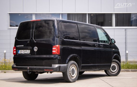 Volkswagen Transporter VW  2.0TD 103kW BMT DSG7 / AJ NA SPLÁTKY / PROTIÚČET 2016 černá
