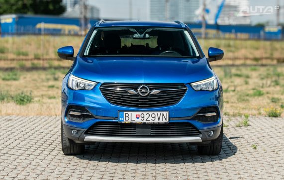 Opel Grandland X 2019, 1.2, 96kW 2019 modrá