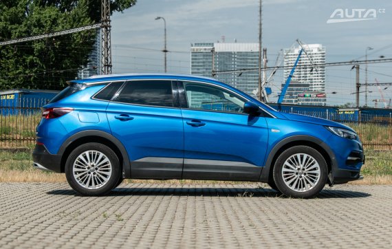 Opel Grandland X 2019, 1.2, 96kW 2019 modrá