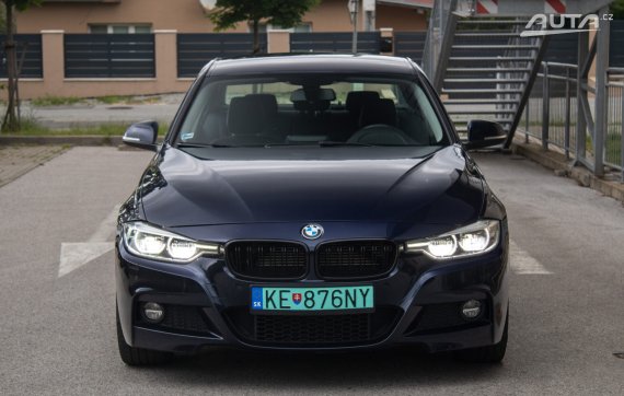 BMW Rad 3 330e iPerformance SPORT LINE / 135kW / A8 / ZÁRUKA / AJ NA SPLÁTKY / PROTIÚČET 2016 modrá
