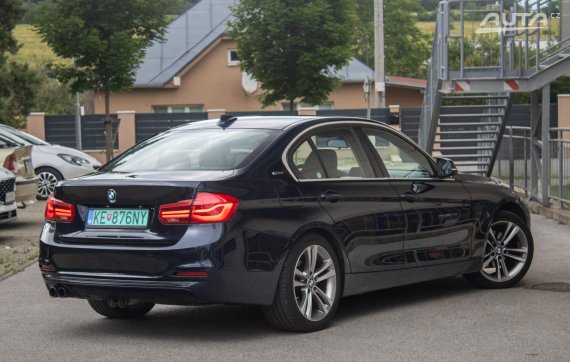 BMW Rad 3 330e iPerformance SPORT LINE / 135kW / A8 / ZÁRUKA / AJ NA SPLÁTKY / PROTIÚČET 2016 modrá