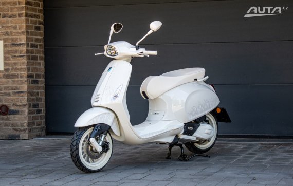 Vespa Sprint 125 ABS Justin Bieber Edition 2022 - hlavní pohled