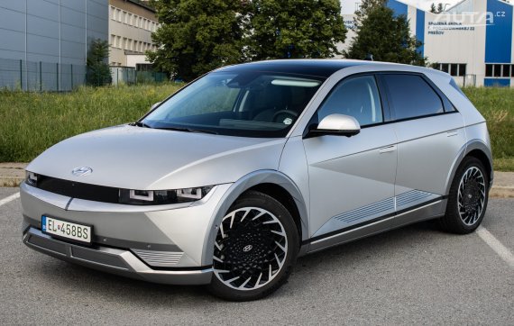 Hyundai Ioniq 5 Premium 4x4, 239kW (2025) / AJ NA SPLÁTKY / PROTIÚČET / 2025 šedá