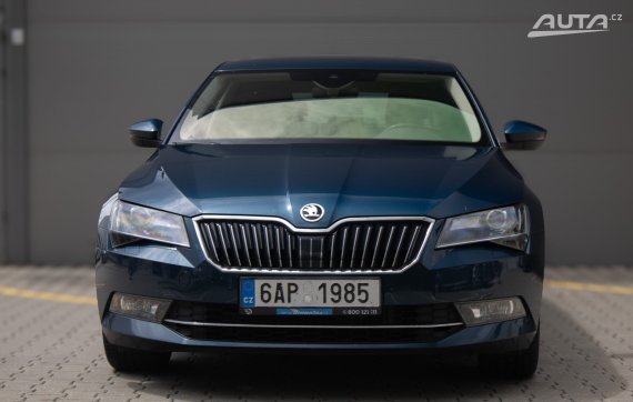 Škoda Superb Laurin &amp; Klement 2017 modrá