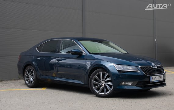 Škoda Superb Laurin &amp; Klement 2017 modrá
