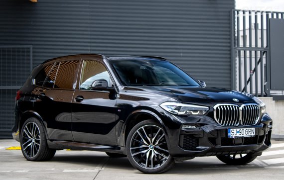 BMW X5 xDrive30d mHEV A/T / AJ NA SPLÁTKY / PROTIÚČET / 1. MAJITEĽ / 2022 černá