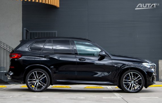 BMW X5 xDrive30d mHEV A/T / AJ NA SPLÁTKY / PROTIÚČET / 1. MAJITEĽ / 2022 černá