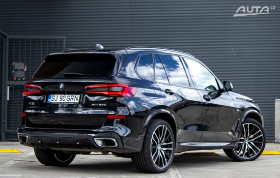 BMW X5 xDrive30d mHEV A/T / AJ NA SPLÁTKY / PROTIÚČET / 1. MAJITEĽ / 2022 černá