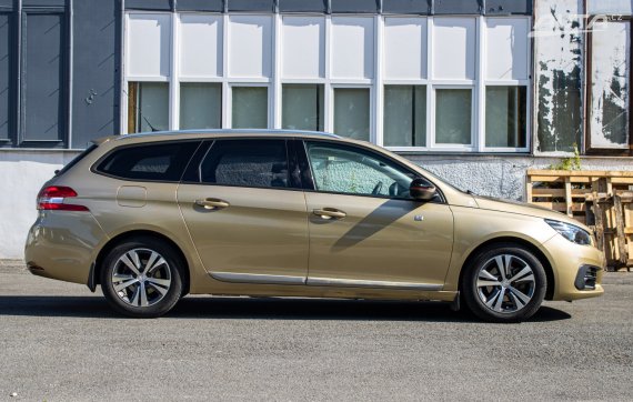 Peugeot 308 Break/SW SW 1.2 PureTEch Active 96KW 6-st. manuál 2018 hnědá