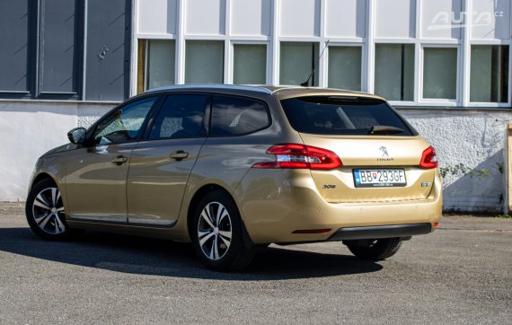 Peugeot 308 Break/SW SW 1.2 PureTEch Active 96KW 6-st. manuál 2018 hnědá