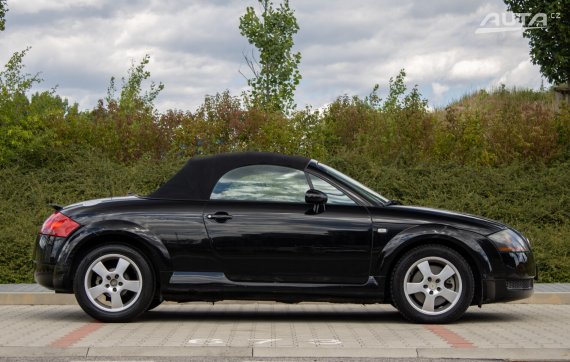 Audi TT Roadster 1.8 T 110 kW / AJ NA SPLÁTKY / PROTIÚČET / 2002 černá