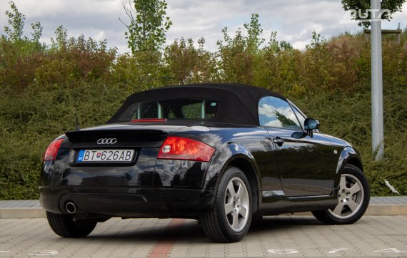 Audi TT Roadster 1.8 T 110 kW / AJ NA SPLÁTKY / PROTIÚČET / 2002 černá