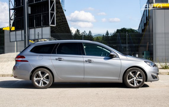 Peugeot 308 Break/SW SW 2.0 BlueHDi Allure / AJ NA SPLÁTKY / PROTIÚČET / 2015 šedá