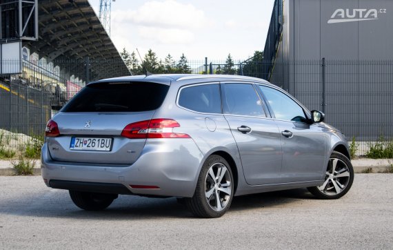 Peugeot 308 Break/SW SW 2.0 BlueHDi Allure / AJ NA SPLÁTKY / PROTIÚČET / 2015 šedá