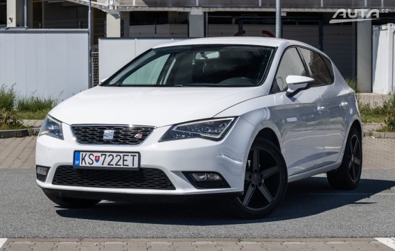 Seat Leon 1.6 TDI, 77kW (2014) / AJ NA SPLÁTKY / PROTIÚČET / 2014 - hlavní pohled