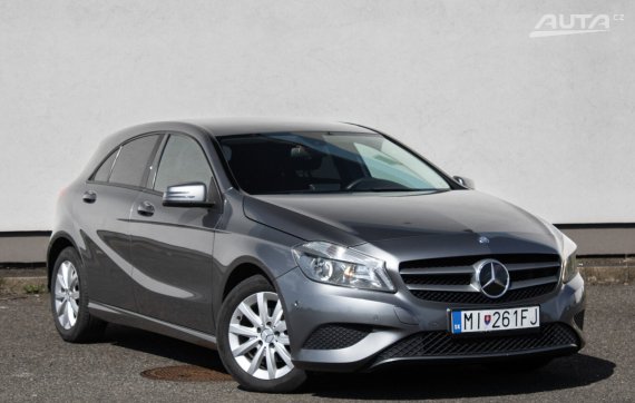 Mercedes-Benz A trieda 180 BlueEFFICIENCY / 90kW / M6 / ZÁRUKA / AJ NA SPLÁTKY / PROTIÚČET 2013 šedá