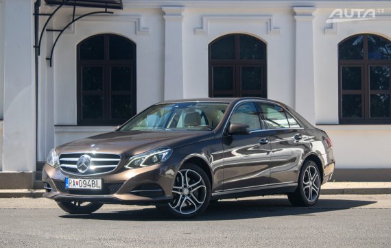 Mercedes-Benz E trieda Sedan 350 BLUETEEC 4MATIC 2014 - hlavní pohled