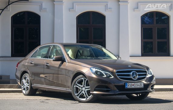 Mercedes-Benz E trieda Sedan 350 BLUETEEC 4MATIC 2014 hnědá