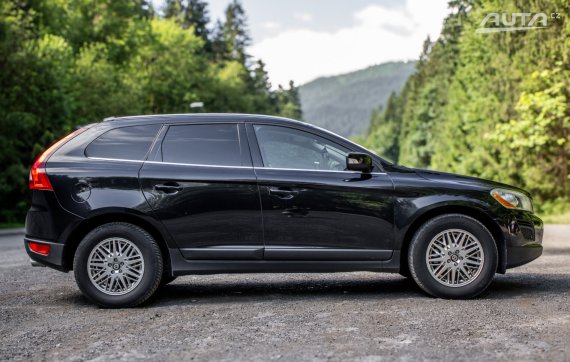 Volvo XC60 D3 AWD Kinetic Geartronic 120kW163HP A6 / AJ NA SPLÁTKY / PROTIÚČET 2011 černá