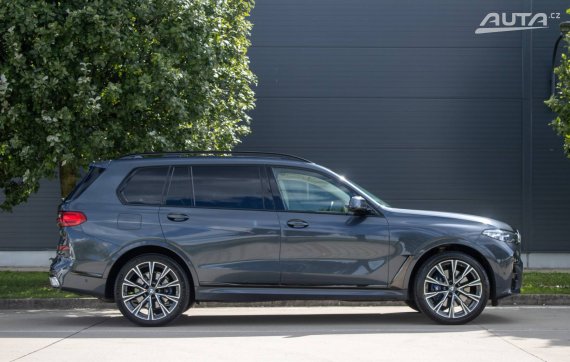 BMW X7 40d V ZÁRUKE! 2020 šedá