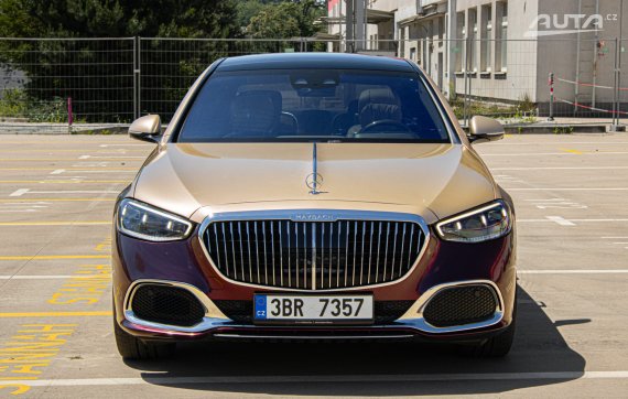 Mercedes Maybach S580 2023 červená