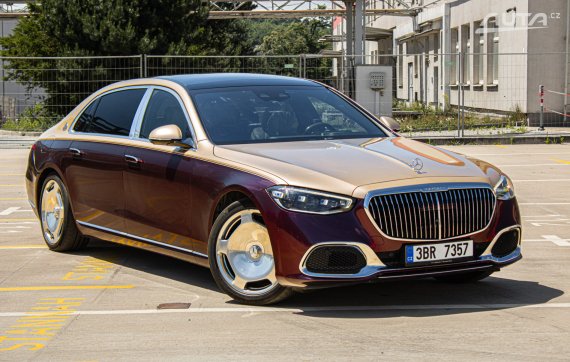 Mercedes Maybach S580 2023 červená