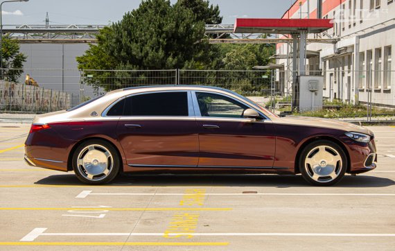 Mercedes Maybach S580 2023 červená