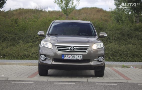 Toyota RAV4 2.2l D-4D 150 Sol 2010 hnědá