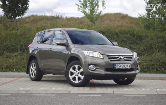 Toyota RAV4 2.2l D-4D 150 Sol 2010 hnědá