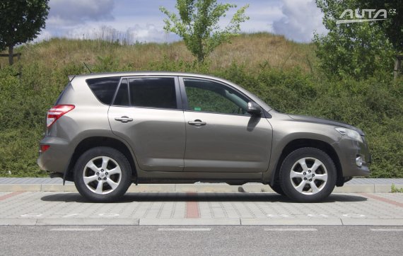 Toyota RAV4 2.2l D-4D 150 Sol 2010 hnědá