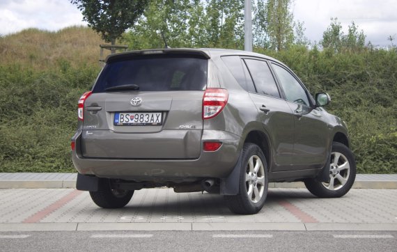 Toyota RAV4 2.2l D-4D 150 Sol 2010 hnědá