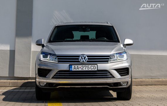 Volkswagen Touareg 3.0 TDI V6 BMT 4MOTION / 193kW / A8 / ZÁRUKA / AJ NA SPLÁTKY / PROTIÚČET 2015 šedá