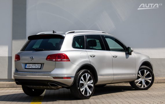 Volkswagen Touareg 3.0 TDI V6 BMT 4MOTION / 193kW / A8 / ZÁRUKA / AJ NA SPLÁTKY / PROTIÚČET 2015 šedá