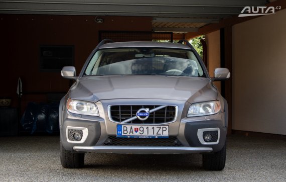 Volvo XC70 D5 151 kW AWD 2010 šedá