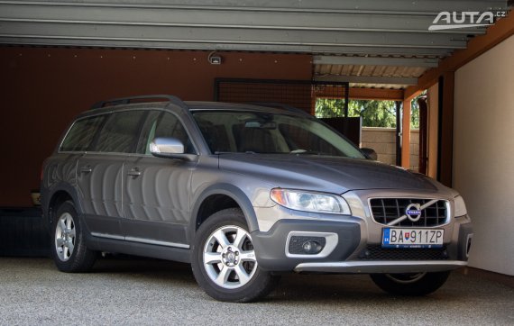 Volvo XC70 D5 151 kW AWD 2010 šedá