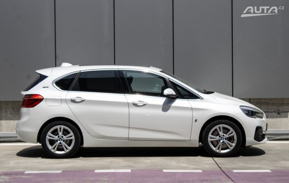 BMW Rad 2 Active Tourer 100 kW, 6-st.automat, 2018, plug-in-hybrid 2018 bílá