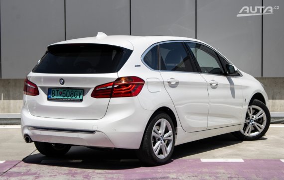 BMW Rad 2 Active Tourer 100 kW, 6-st.automat, 2018, plug-in-hybrid 2018 bílá