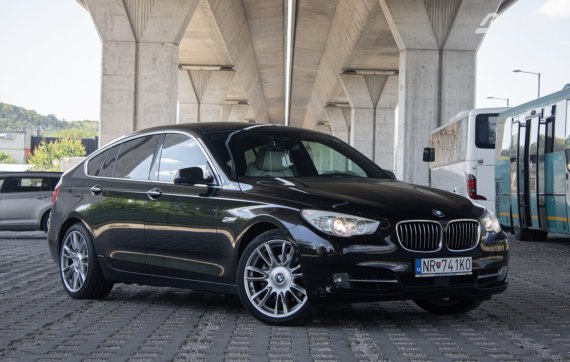 BMW Rad 5 GT xDrive 230kW AT8 / NA SPLÁTKY / NA PROTIÚČET 2013 černá