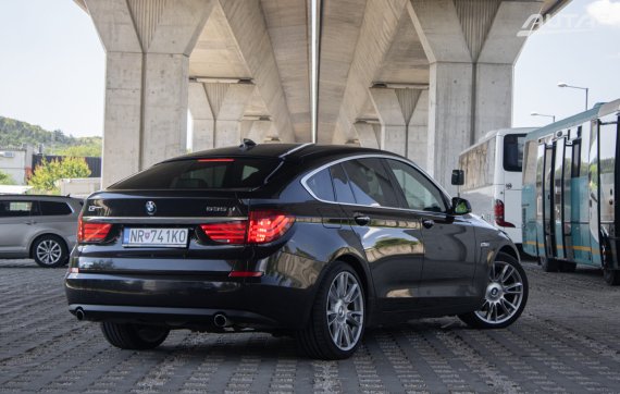 BMW Rad 5 GT xDrive 230kW AT8 / NA SPLÁTKY / NA PROTIÚČET 2013 černá