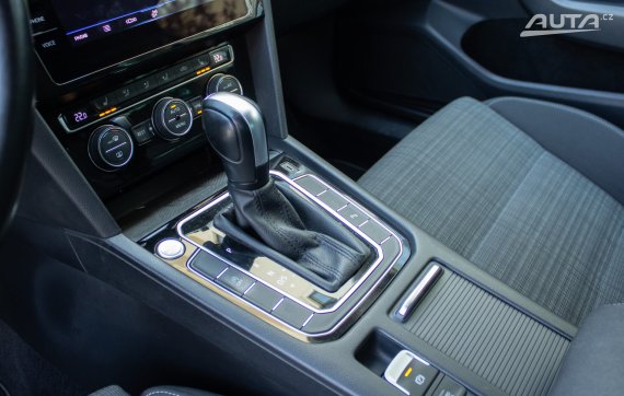 Volkswagen Passat Variant 2.0TDI B8 DSG / AJ NA SPLÁTKY - PROTIHODNOTA / 2020 šedá