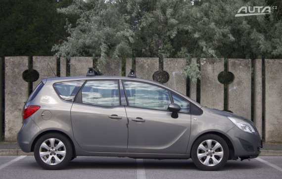 Opel Meriva 1.4 16V (100k) Cosmo 2011 šedá