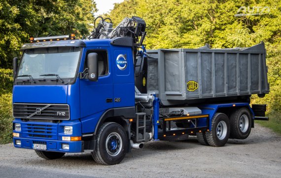Volvo FH12 420 6x2 2004 – Hákový nosič kontajnerov + Hydraulická ruka / AJ NA SPLÁTKY / PROTIÚČET 2004 - hlavní pohled