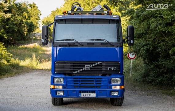 Volvo FH12 420 6x2 2004 – Hákový nosič kontajnerov + Hydraulická ruka / AJ NA SPLÁTKY / PROTIÚČET 2004 béžová