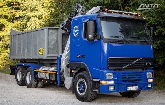 Volvo FH12 420 6x2 2004 – Hákový nosič kontajnerov + Hydraulická ruka / AJ NA SPLÁTKY / PROTIÚČET 2004 béžová