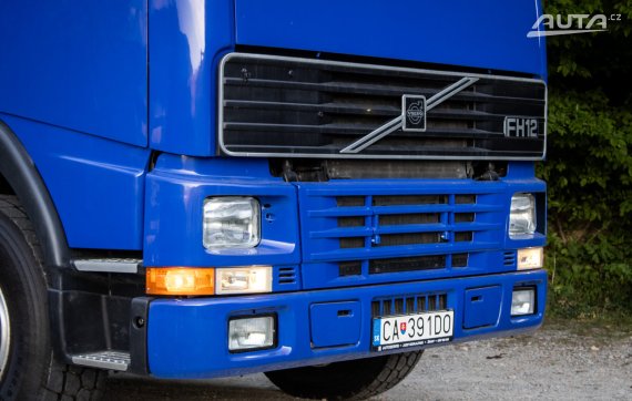 Volvo FH12 420 6x2 2004 – Hákový nosič kontajnerov + Hydraulická ruka / AJ NA SPLÁTKY / PROTIÚČET 2004 béžová