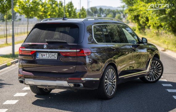 BMW X7 xDrive40d 2022 / AJ NA SPLÁTKY / PROTIÚČET 2022 červená