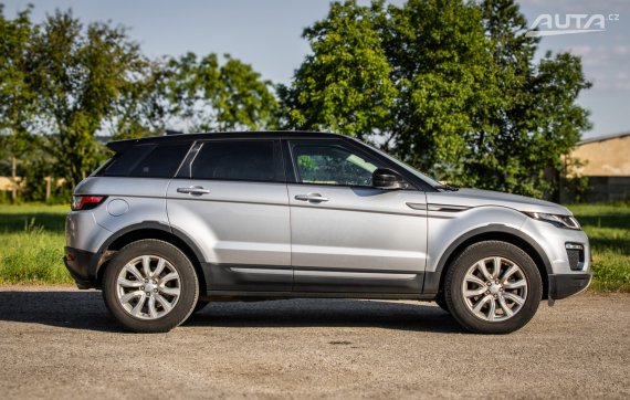 Land Rover Range Rover Evoque 2.0 TD4 HSE Dynamic AT9 132kW / NA SPLÁTKY / NA PROTIÚČET 2018 stříbrná metalíza