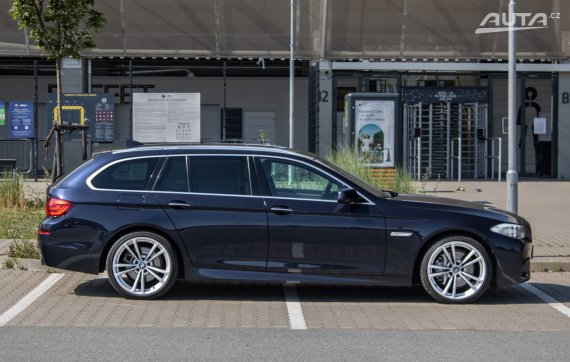 BMW Rad 5 Touring 535d xDrive M Sport / 230kw / A8 / ZÁRUKA / AJ NA SPLÁTKY / PROTIÚČET 2012 modrá