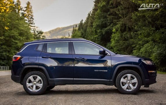 Jeep Compass Longitude 103kW MT/6 / AJ NA SPLÁTKY / PROTIÚČET 2020 modrá